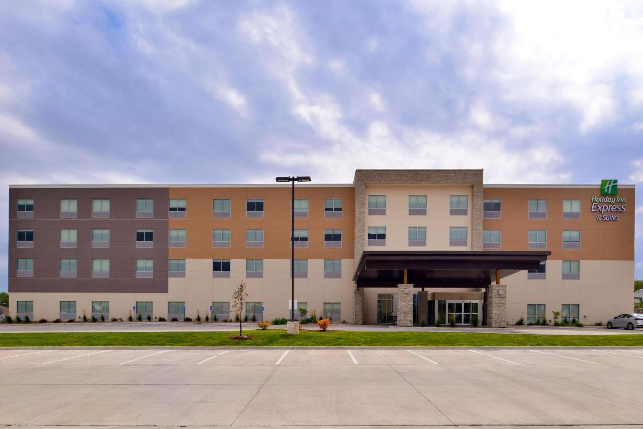 Holiday Inn Express & Suites - Ottumwa By Ihg Exterior foto