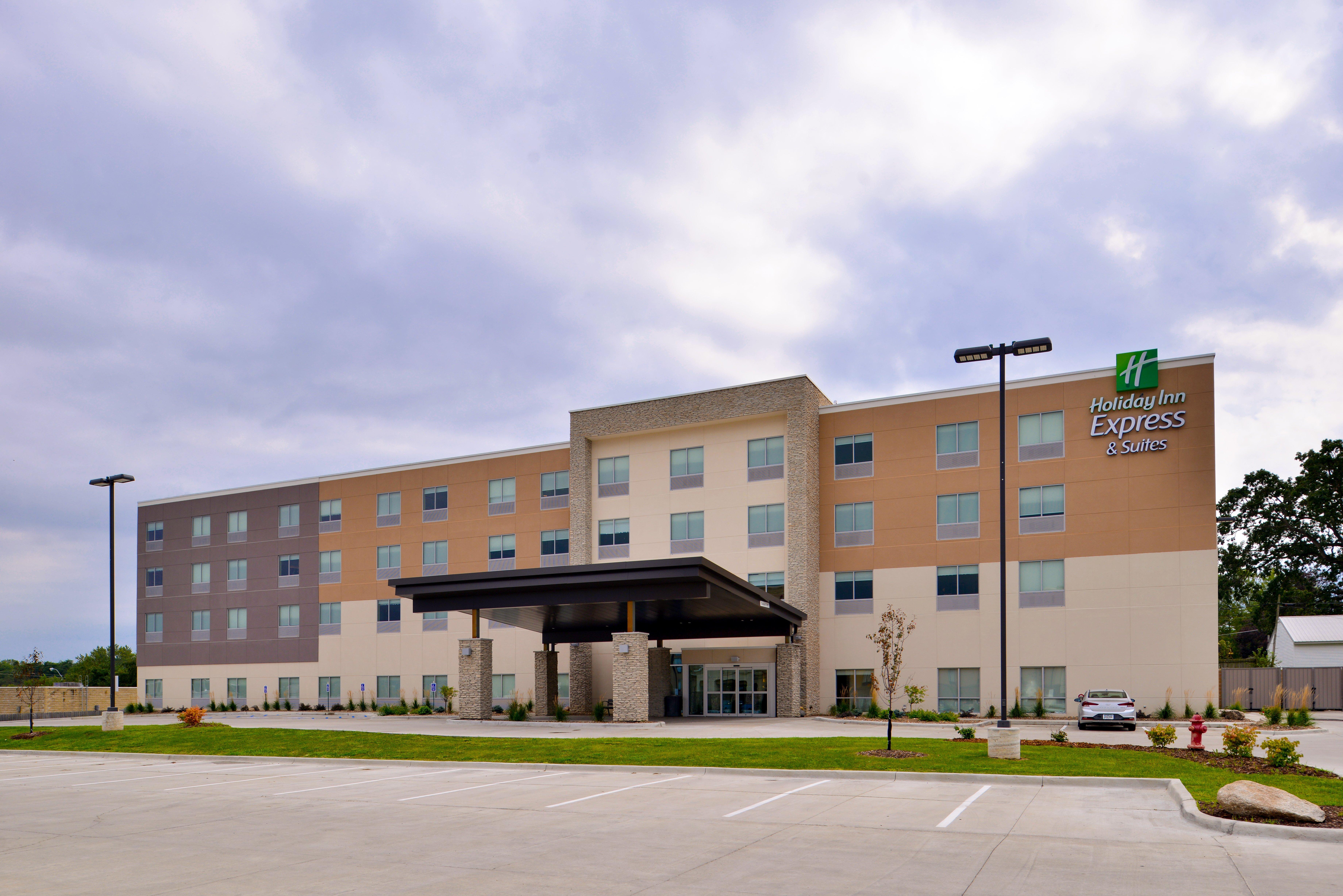 Holiday Inn Express & Suites - Ottumwa By Ihg Exterior foto