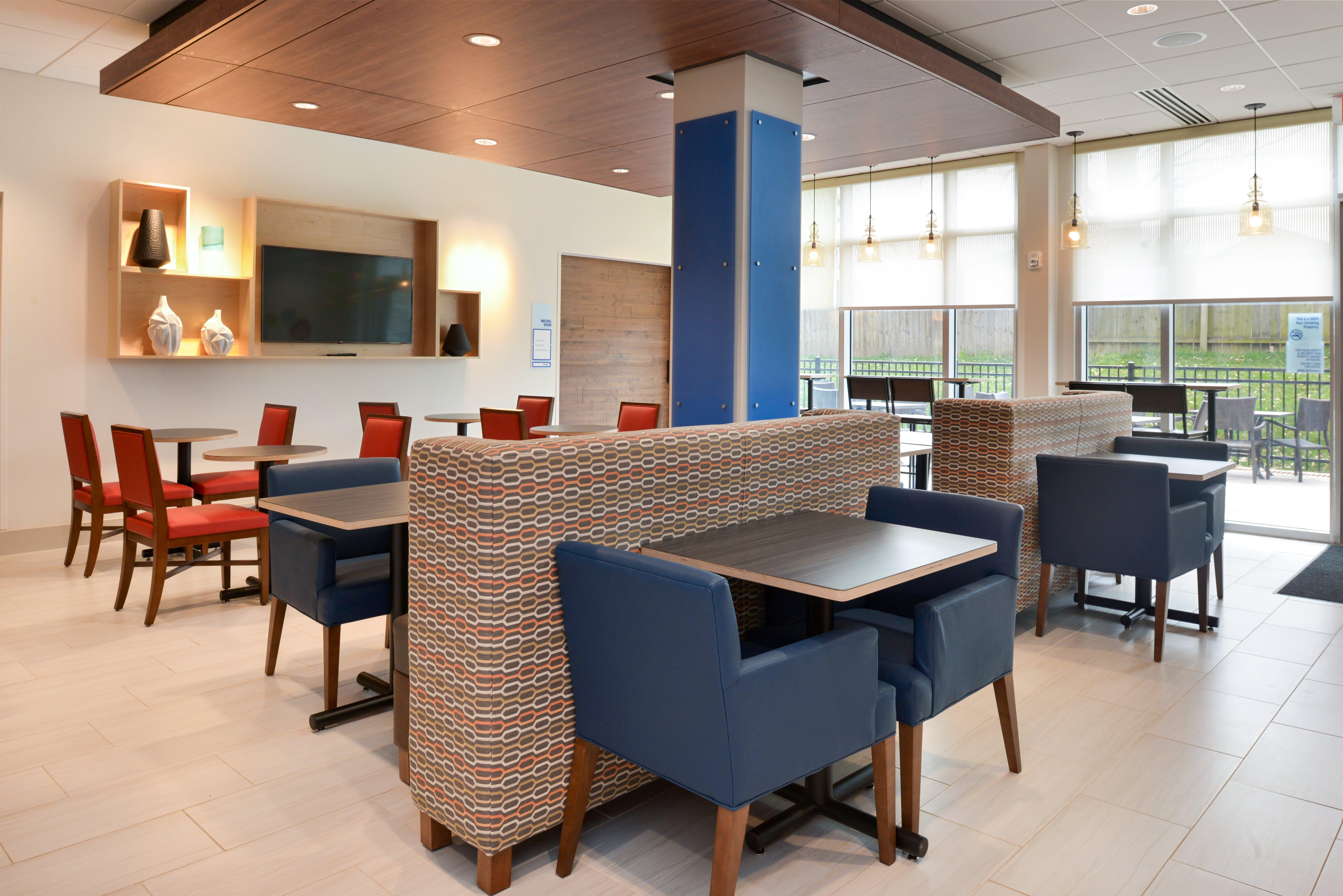 Holiday Inn Express & Suites - Ottumwa By Ihg Exterior foto