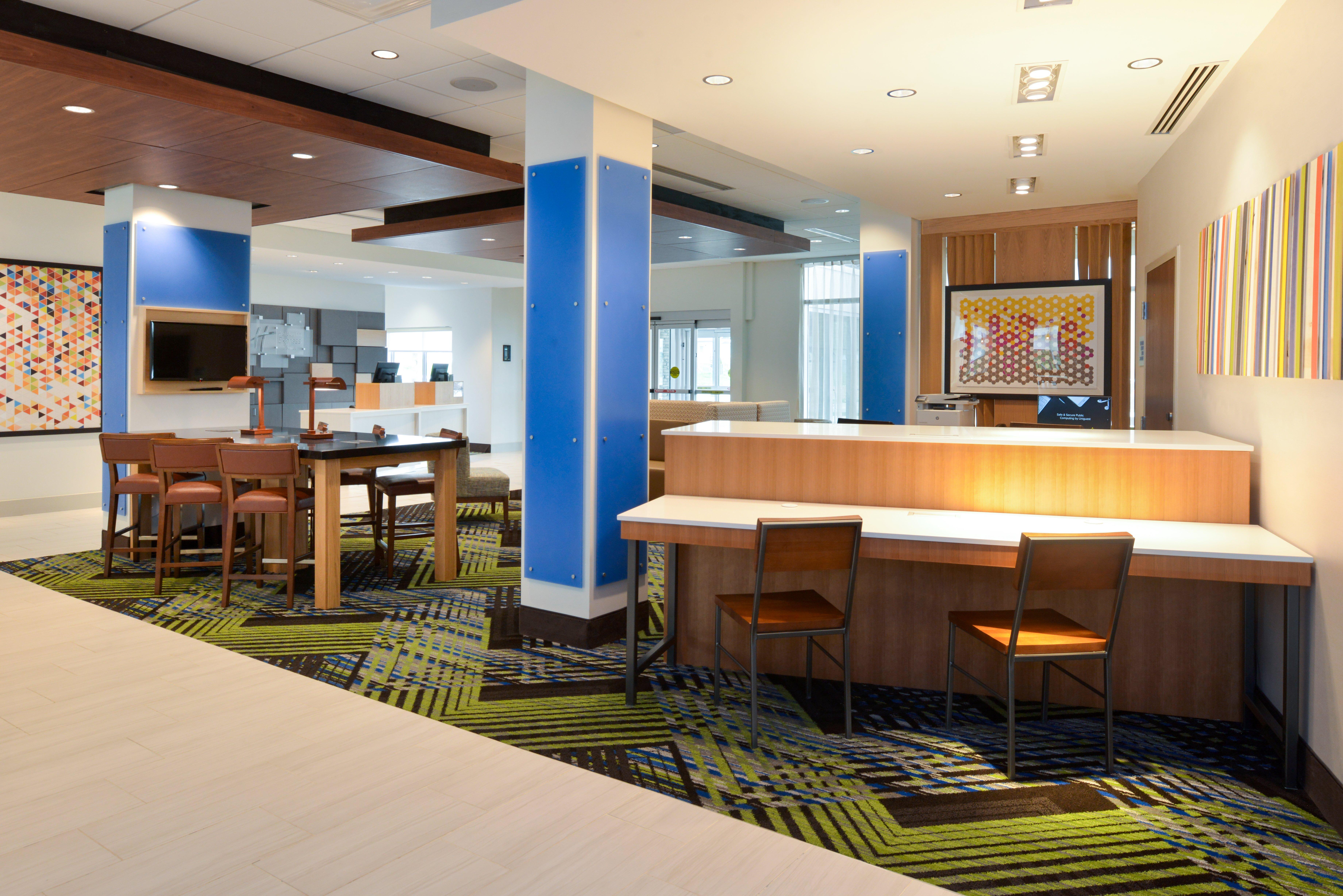 Holiday Inn Express & Suites - Ottumwa By Ihg Exterior foto